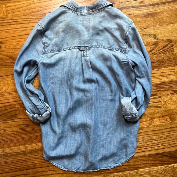 American Eagle Chambray Button Down - Picture 3 of 4